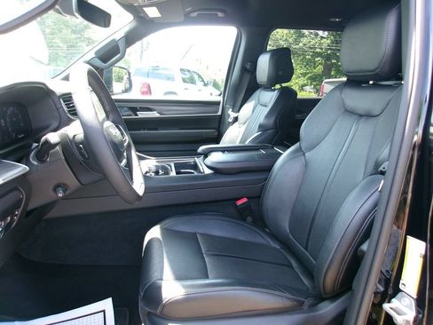 Certified 2024 Jeep Wagoneer Series II w/ Flexible Seating Group AWD/4WD image 7