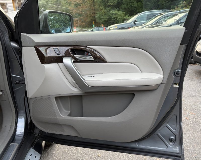 Used 2011 Acura MDX w/ Technology Package AWD/4WD image 25