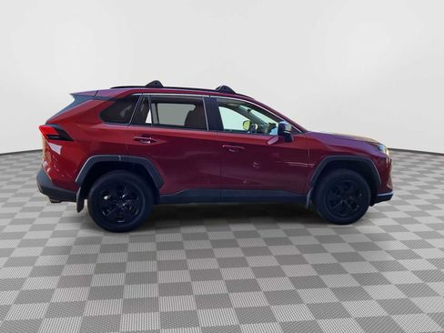 Used 2021 Toyota RAV4 LE image 9