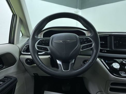 Used 2023 Chrysler Voyager LX image 19