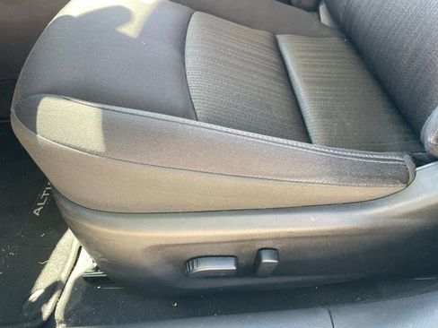 Used 2025 Nissan Altima 2.5 SV image 6