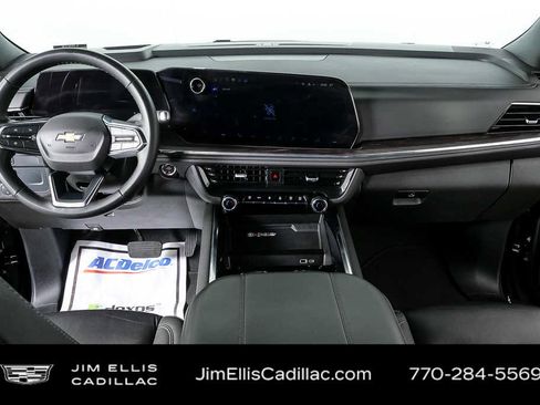 Used 2025 Chevrolet Suburban LT image 19