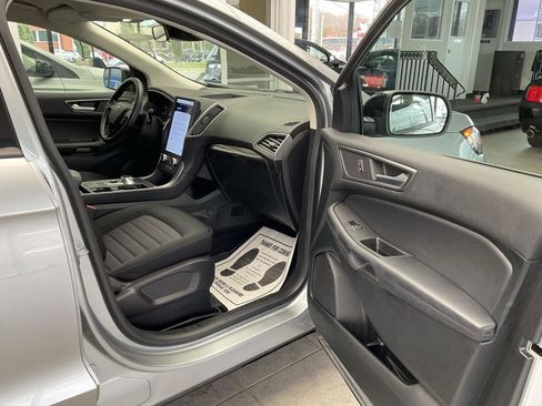 Used 2022 Ford Edge SE w/ Black Appearance Package image 16