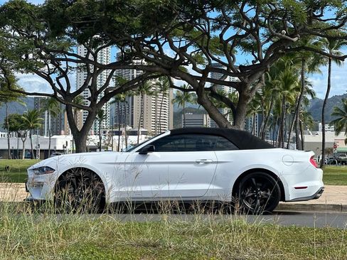 Used 2022 Ford Mustang Convertible w/ Black Accent Package image 9