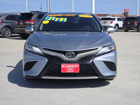 Used 2020 Toyota Camry XSE image 2
