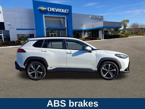 Used 2023 Toyota Corolla Cross XSE image 8