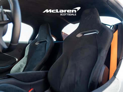 Used 2023 McLaren Artura RWD image 11