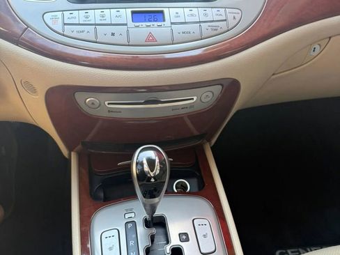 Used 2012 Hyundai Genesis 3.8 RWD image 8