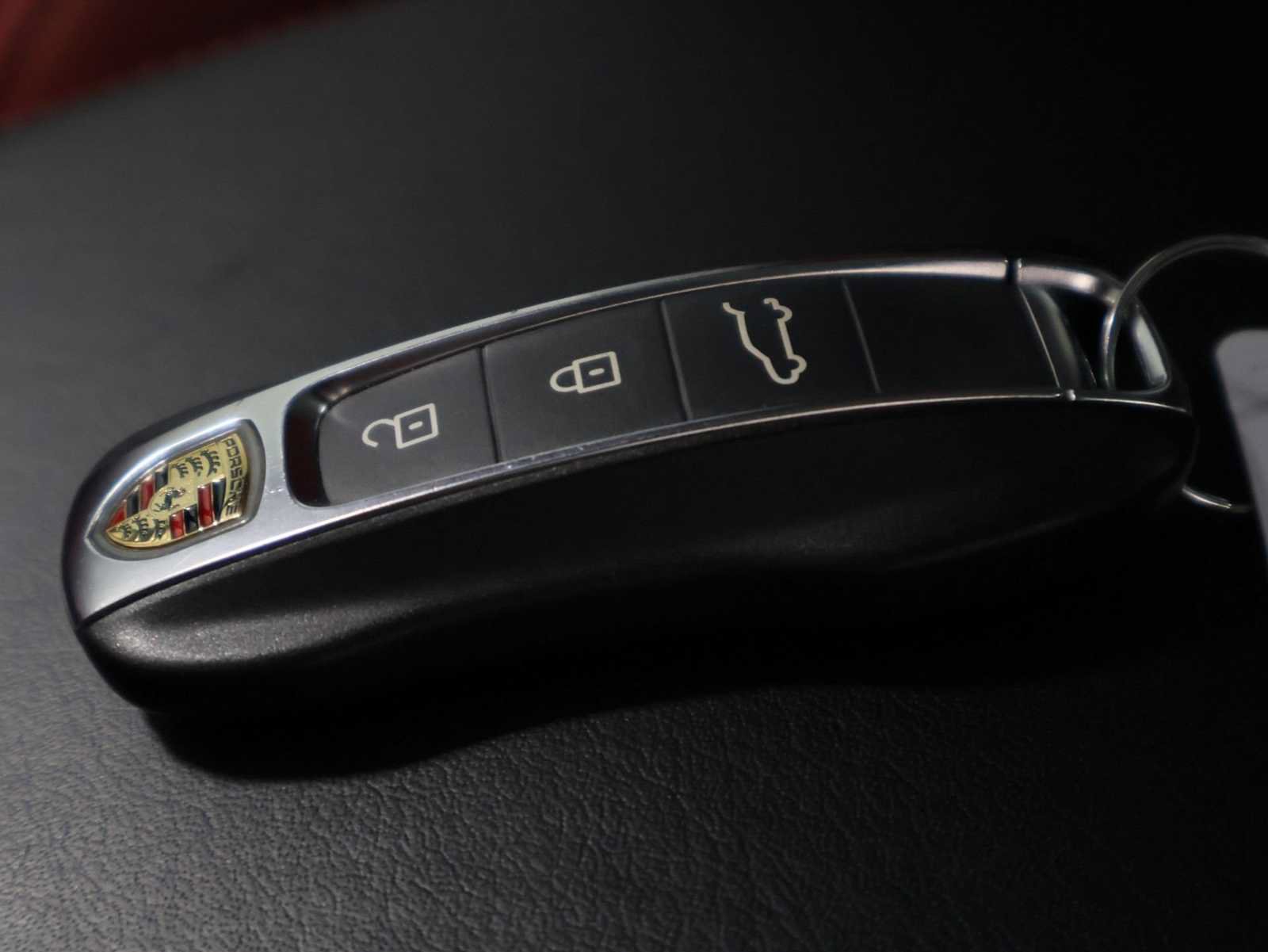 Certified 2023 Porsche Cayenne Platinum Edition AWD/4WD image 43