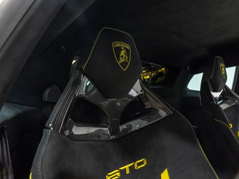 Used 2022 Lamborghini Huracan STO RWD image 68