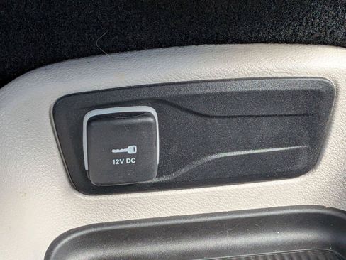 Used 2024 Chrysler Pacifica Touring-L AWD/4WD image 17