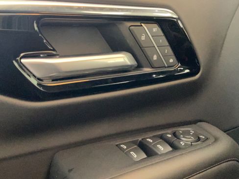 Used 2025 Chevrolet Suburban Z71 w/ Comfort Package AWD/4WD image 26