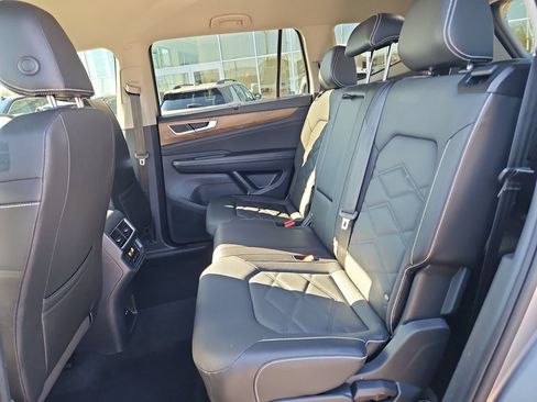Used 2025 Volkswagen Atlas SE AWD/4WD image 14