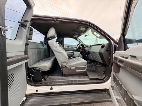 Used 2016 Ford F250 XL w/ Power Equipment Group AWD/4WD image 31