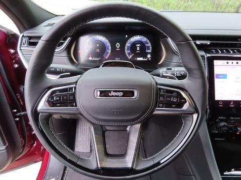 New 2025 Jeep Grand Cherokee Overland w/ Adv Protech Group III AWD/4WD image 4