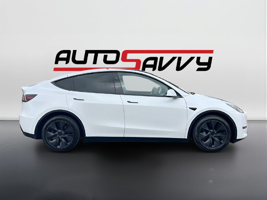 Used 2024 Tesla Model Y Long Range RWD image 8
