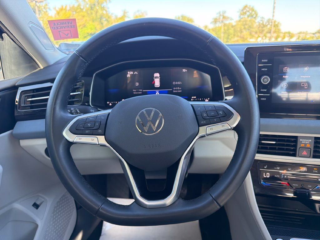 Used 2025 Volkswagen Jetta SE w/ Sunroof Package FWD image 16