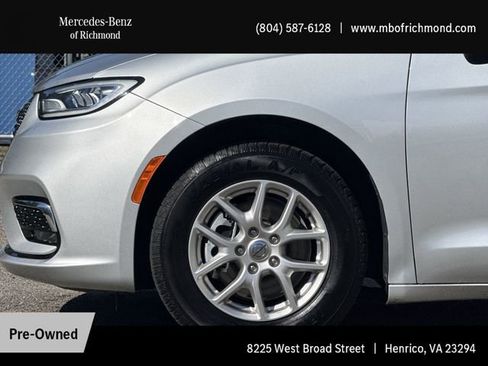 Used 2024 Chrysler Pacifica Touring-L FWD image 11