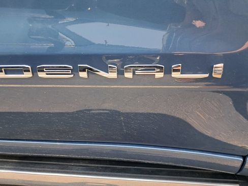 Used 2024 GMC Sierra 1500 Denali w/ Technology Package AWD/4WD image 10