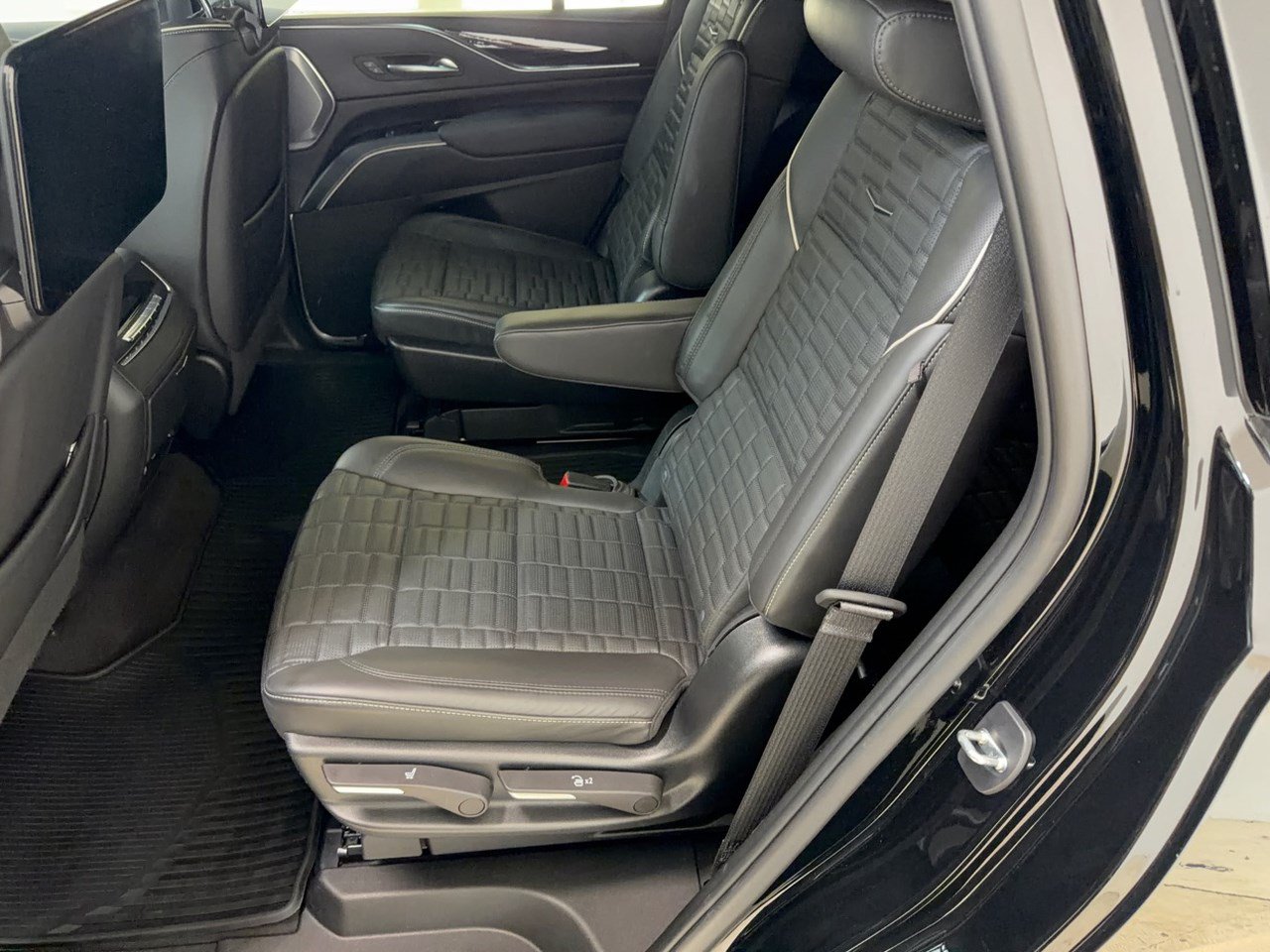 Certified 2023 Cadillac Escalade V AWD/4WD image 25