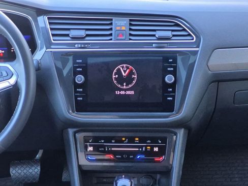 Used 2022 Volkswagen Tiguan SE image 9