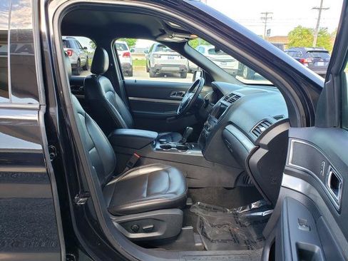 Used 2019 Ford Explorer XLT w/ Equipment Group 202A AWD/4WD image 17