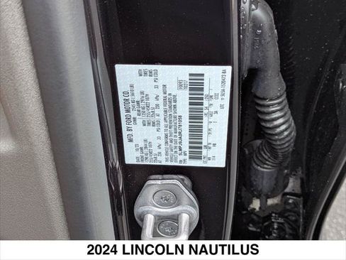 Used 2024 Lincoln Nautilus Black Label AWD/4WD image 28