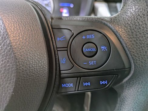 Used 2021 Toyota Corolla LE image 18