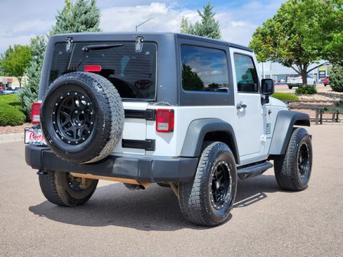 Used 2018 Jeep Wrangler Sport AWD/4WD image 3