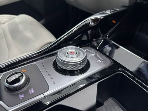 Used 2025 Kia Sorento SX Prestige image 25