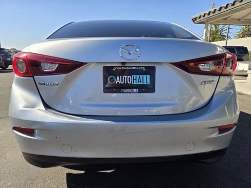 Used 2017 MAZDA MAZDA3 Touring image 4
