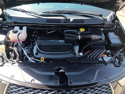 Used 2026 Chrysler Pacifica Limited FWD image 22