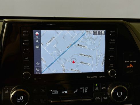 Used 2022 Toyota Highlander XLE AWD/4WD image 16