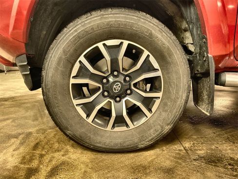 Used 2021 Toyota Tacoma TRD Sport image 10