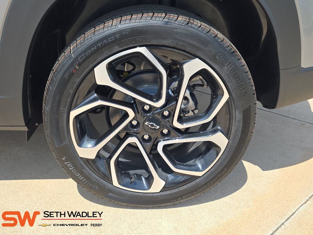 New 2026 Chevrolet Trax RS w/ Driver Confidence Package FWD image 32