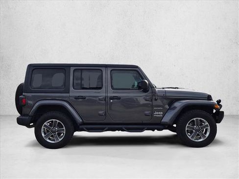 Used 2018 Jeep Wrangler Unlimited Sahara w/ Cold Weather Group AWD/4WD image 4