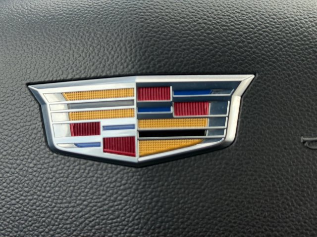 Used 2025 Cadillac XT4 Premium Luxury FWD image 5