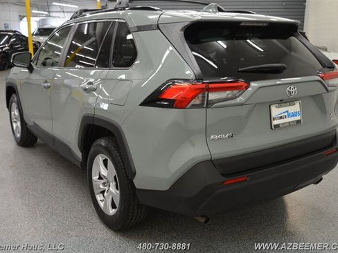 Used 2019 Toyota RAV4 XLE w/ Convenience Package image 11