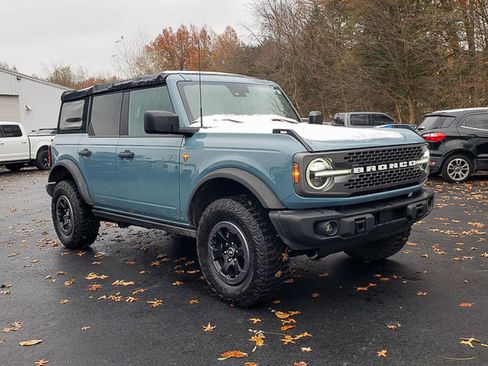 Used 2022 Ford Bronco Badlands image 3