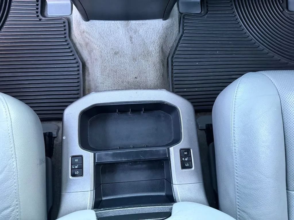 Used 2011 Toyota Sequoia Platinum AWD/4WD image 28