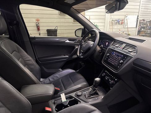 Used 2021 Volkswagen Tiguan SEL Premium R-Line image 28