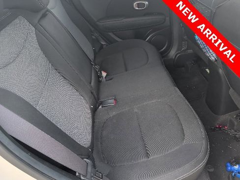 Used 2018 Kia Soul + image 11