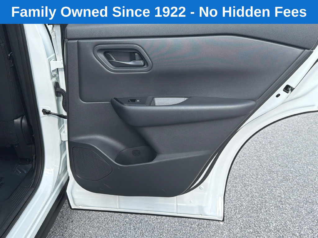 Used 2024 Nissan Rogue S AWD/4WD image 16
