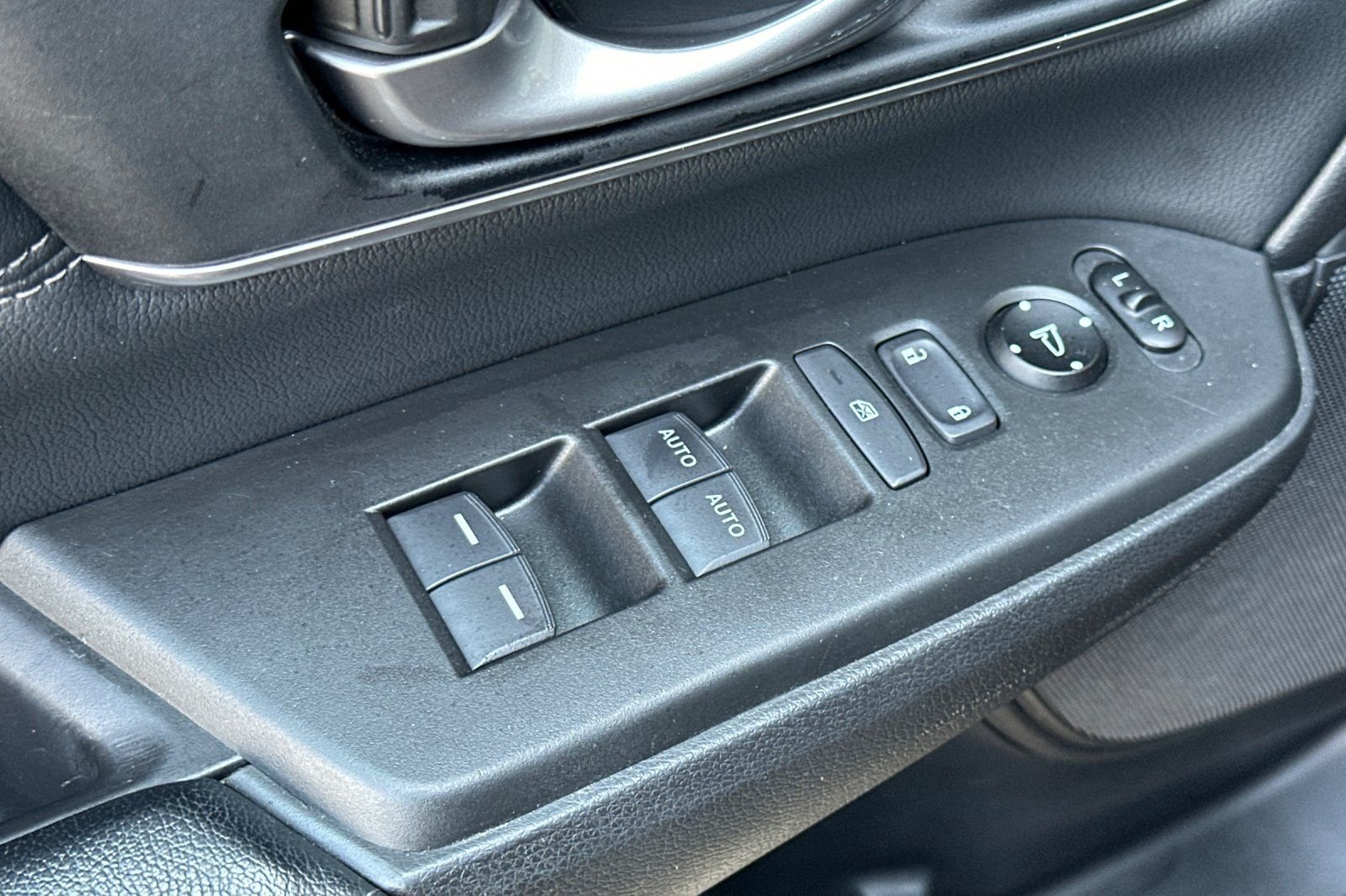 Used 2019 Honda CR-V Touring image 12