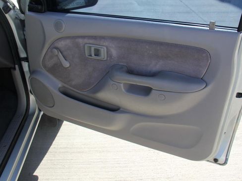 Used 2002 Toyota Tacoma 2WD Regular Cab image 11