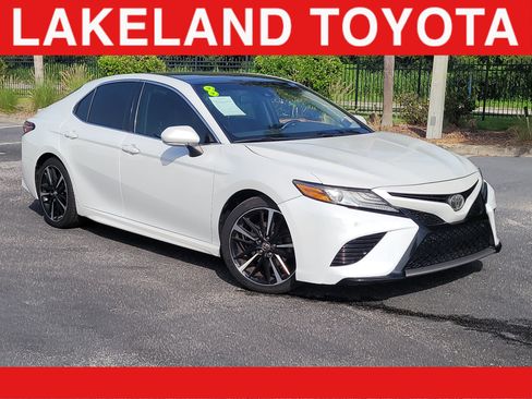 Used 2018 Toyota Camry XSE FWD image 1