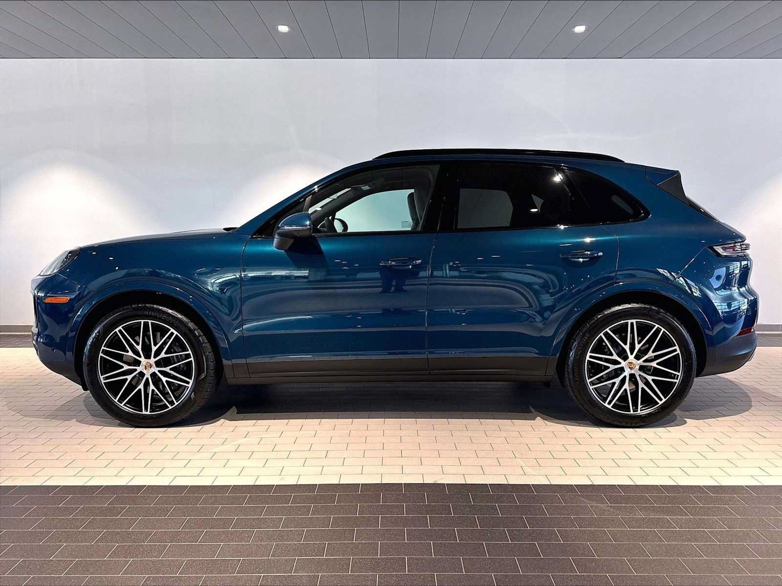 Used 2026 Porsche Cayenne AWD/4WD image 2