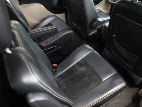 Used 2018 Dodge Grand Caravan SXT FWD image 16