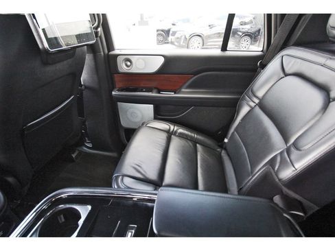 Used 2019 Lincoln Navigator Reserve w/ Cargo Package AWD/4WD image 12