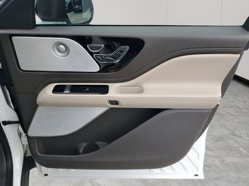 Used 2023 Lincoln Aviator Reserve w/ Equipment Group 201A image 13